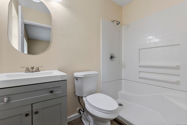 5907 CLIFF TRAIL DR, San Antonio, TX 78250