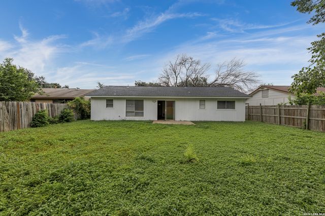 5907 CLIFF TRAIL DR, San Antonio, TX 78250