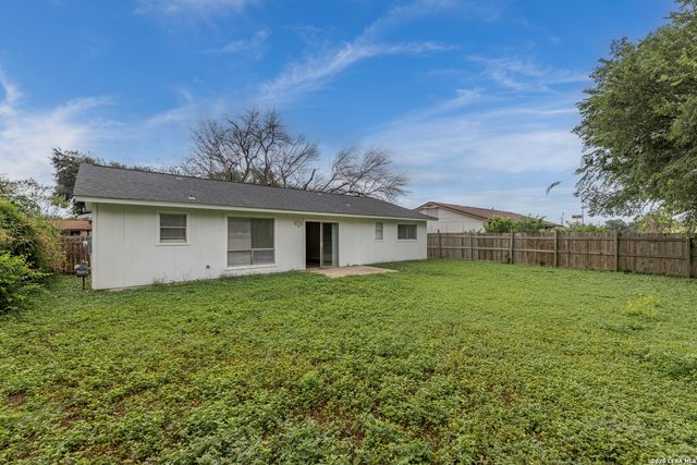 5907 CLIFF TRAIL DR, San Antonio, TX 78250