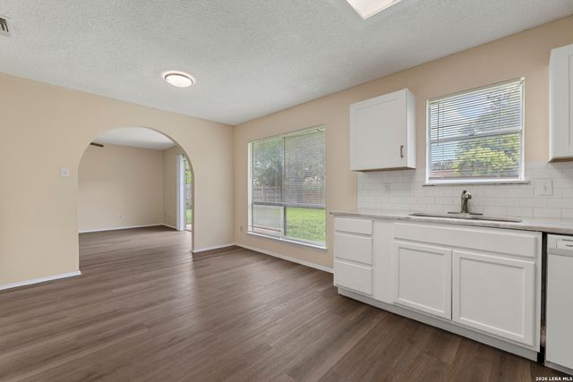 5907 CLIFF TRAIL DR, San Antonio, TX 78250