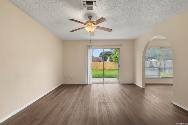 5907 CLIFF TRAIL DR, San Antonio, TX 78250