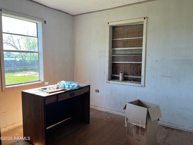 1906 Weeks Island Road, New Iberia, LA 70560