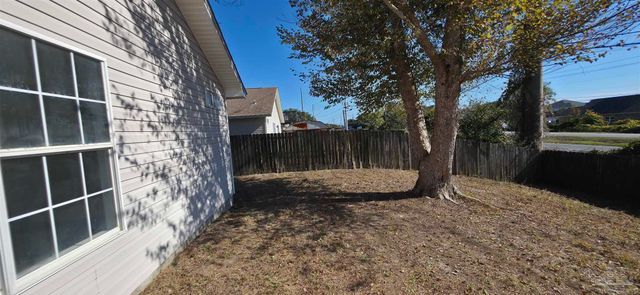 400 Peregrine Ct, Mary Esther, FL 32569