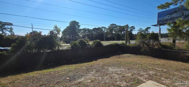 400 Peregrine Ct, Mary Esther, FL 32569