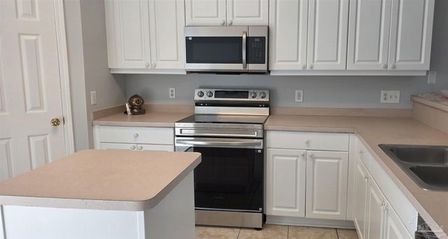 400 Peregrine Ct, Mary Esther, FL 32569