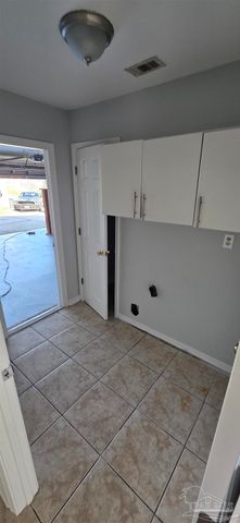 400 Peregrine Ct, Mary Esther, FL 32569