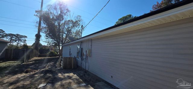 400 Peregrine Ct, Mary Esther, FL 32569