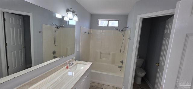 400 Peregrine Ct, Mary Esther, FL 32569