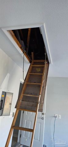 400 Peregrine Ct, Mary Esther, FL 32569