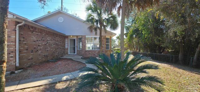 400 Peregrine Ct, Mary Esther, FL 32569