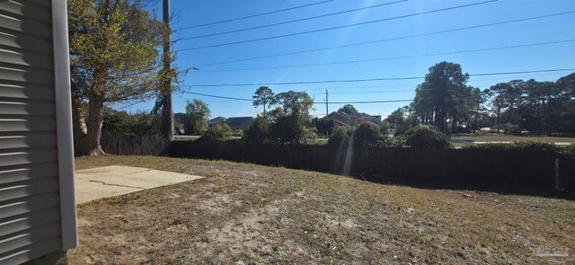 400 Peregrine Ct, Mary Esther, FL 32569