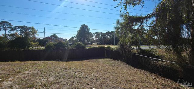 400 Peregrine Ct, Mary Esther, FL 32569