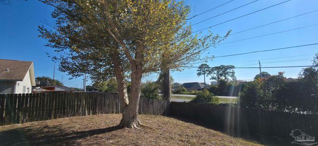 400 Peregrine Ct, Mary Esther, FL 32569