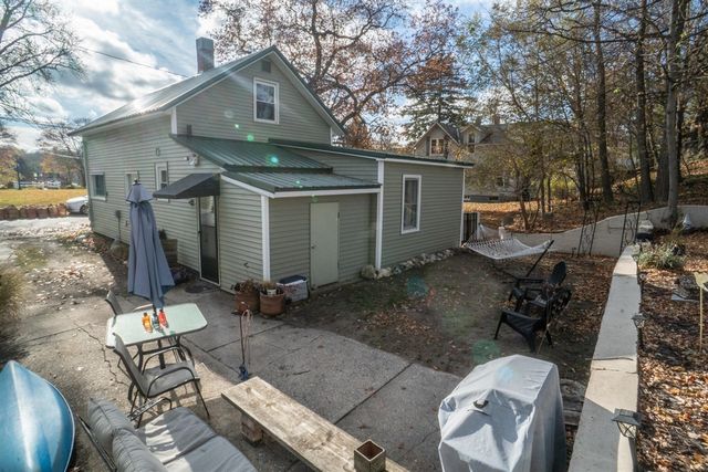 274 6th Avenue, Manistee, MI 49660