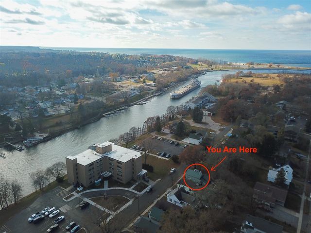 274 6th Avenue, Manistee, MI 49660