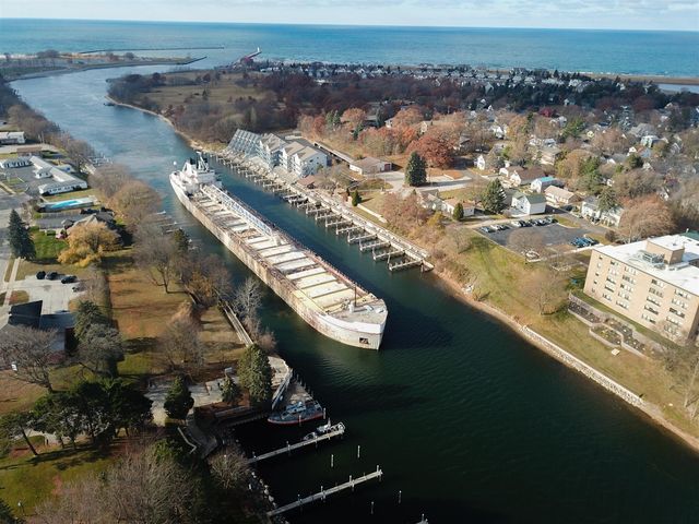 274 6th Avenue, Manistee, MI 49660