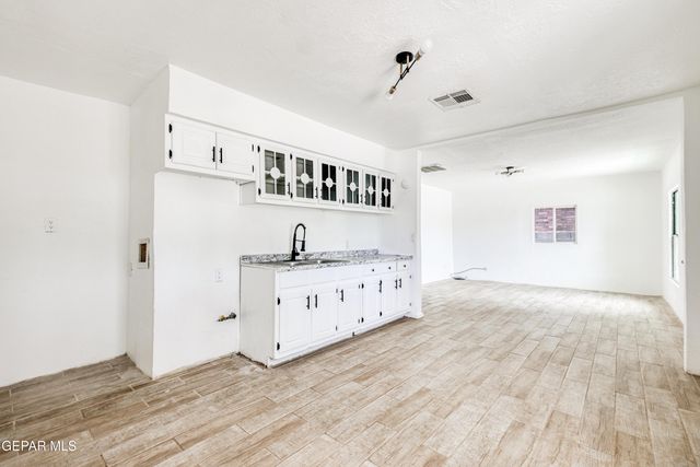 124 Ensenada Way, Socorro, TX 79927