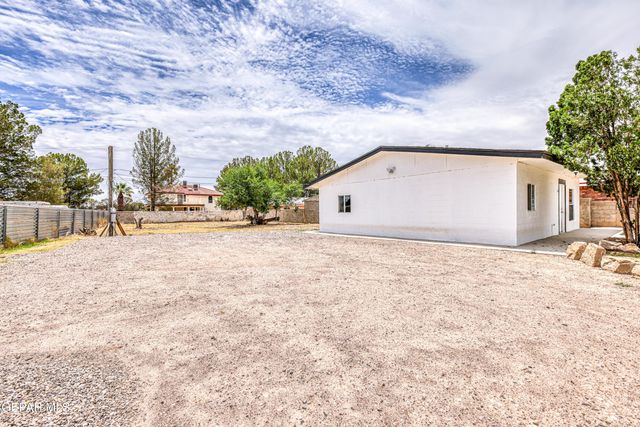124 Ensenada Way, Socorro, TX 79927