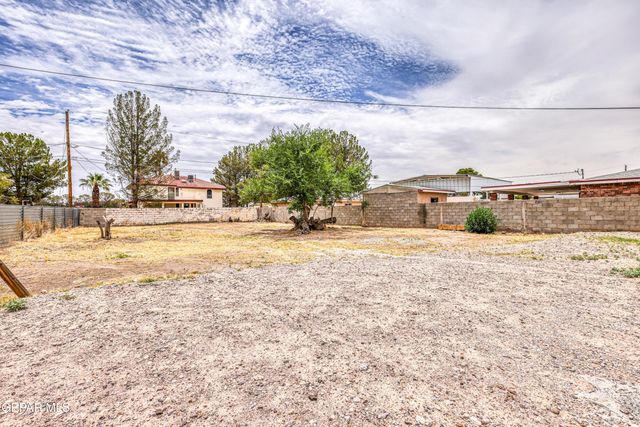 124 Ensenada Way, Socorro, TX 79927