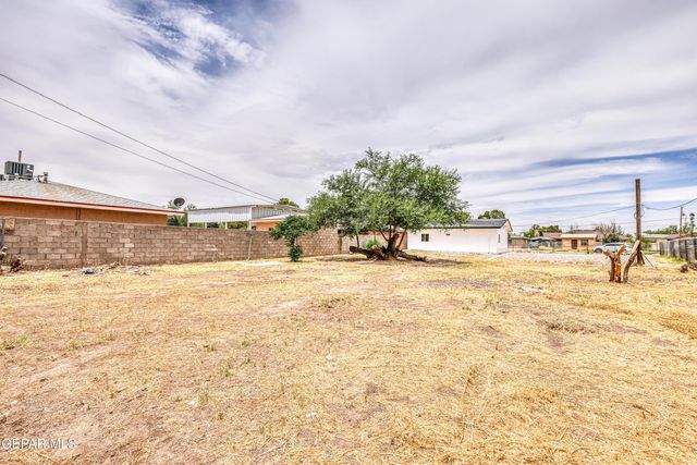 124 Ensenada Way, Socorro, TX 79927