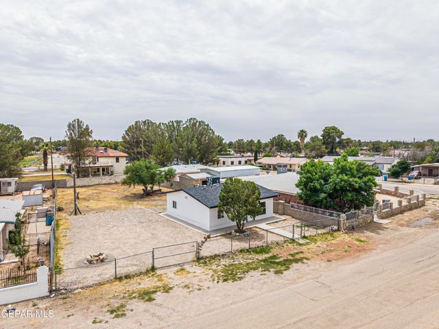 124 Ensenada Way, Socorro, TX 79927