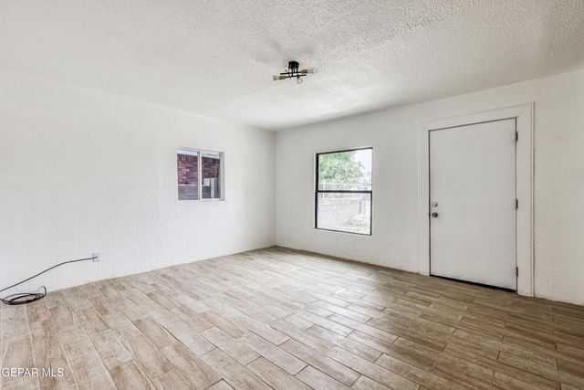 124 Ensenada Way, Socorro, TX 79927
