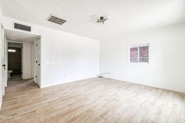 124 Ensenada Way, Socorro, TX 79927