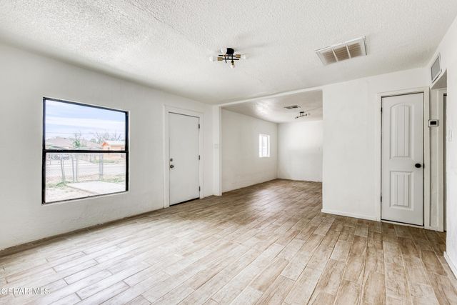 124 Ensenada Way, Socorro, TX 79927