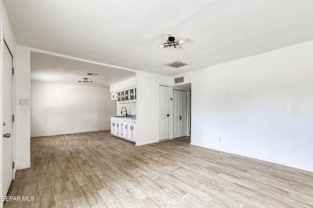124 Ensenada Way, Socorro, TX 79927