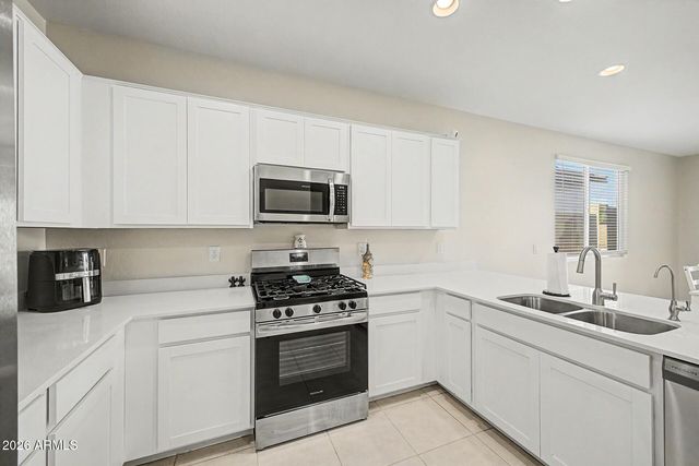 5609 S 23RD Drive, Phoenix, AZ 85041