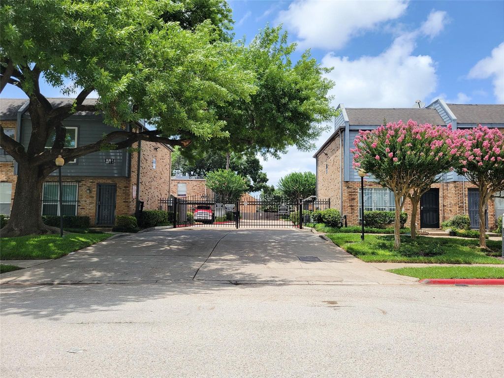 6202 Skyline 32, Houston, TX 77057