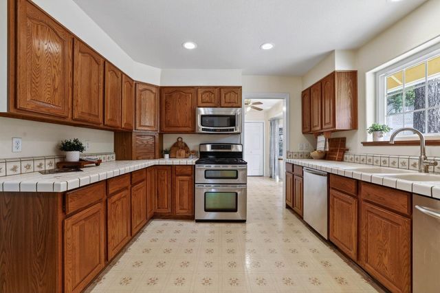 3597 Camino Hills Dr, Camino, CA 95709