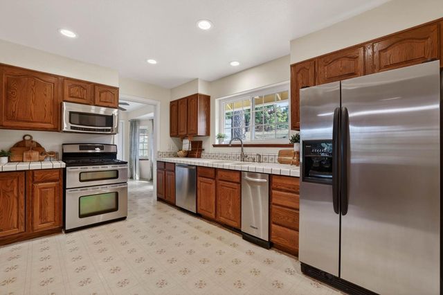 3597 Camino Hills Dr, Camino, CA 95709