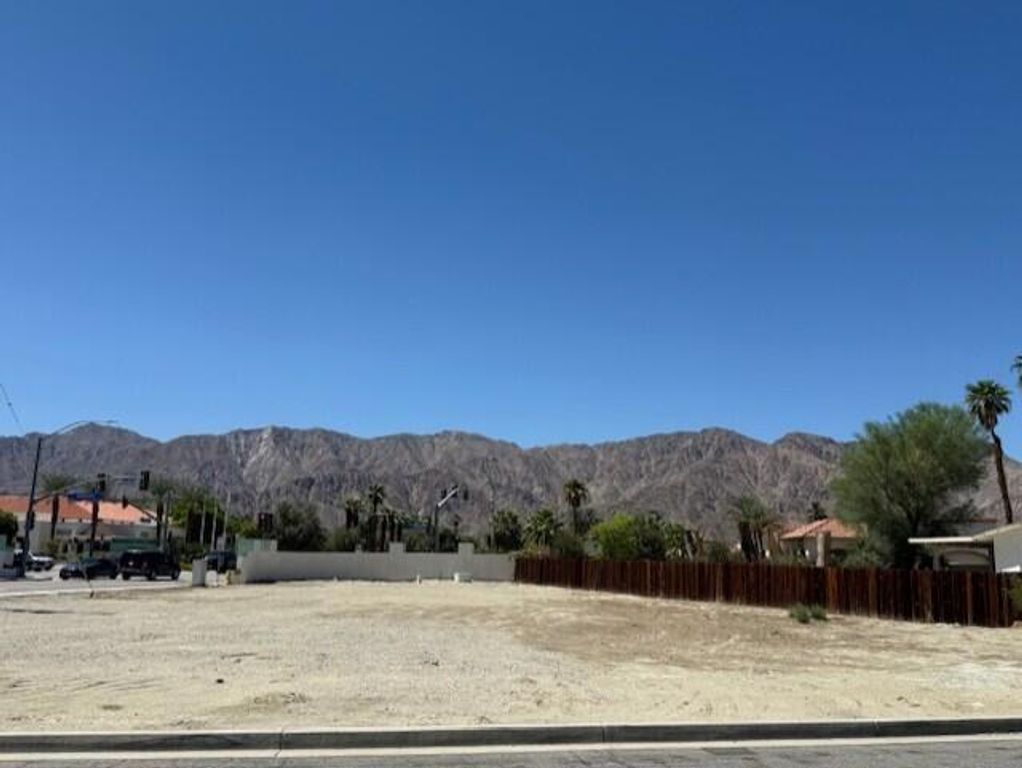 Image 3 of property listing at 2 Calle Obispo, La Quinta, CA 92253