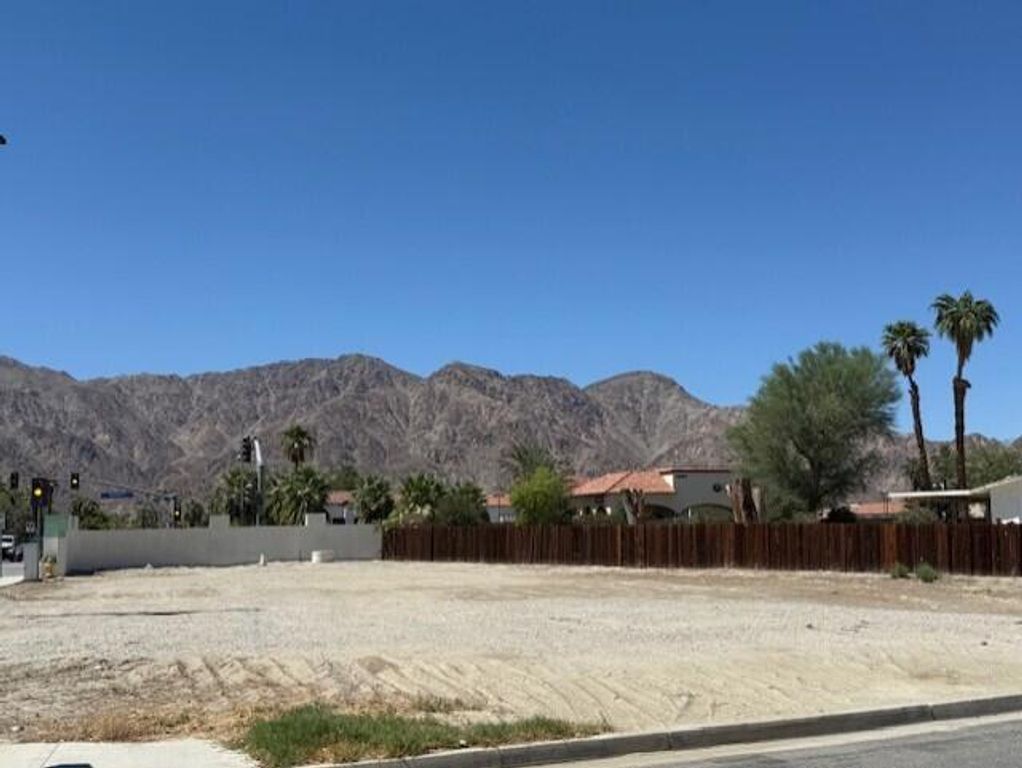 Image 4 of property listing at 2 Calle Obispo, La Quinta, CA 92253