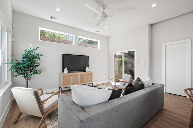 1702 Bringhurst Street B, Houston, TX 77020