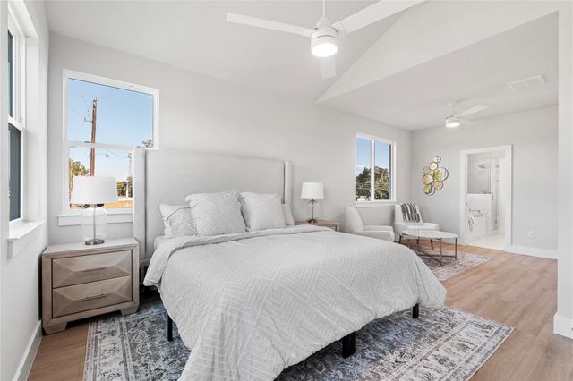 1702 Bringhurst Street B, Houston, TX 77020