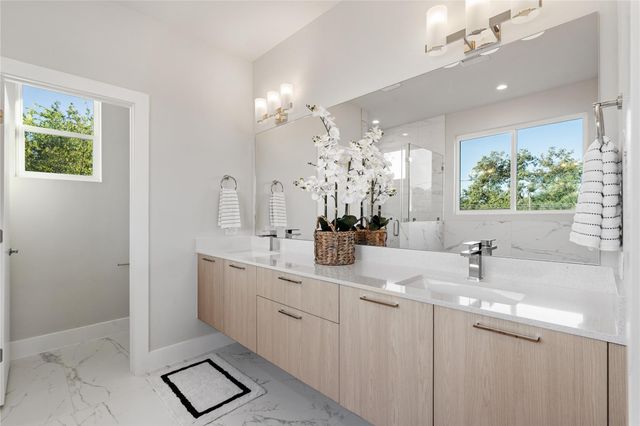 1702 Bringhurst Street B, Houston, TX 77020