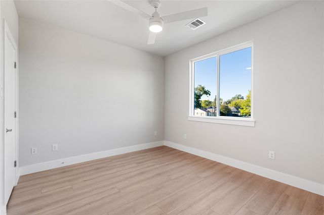 1702 Bringhurst Street B, Houston, TX 77020