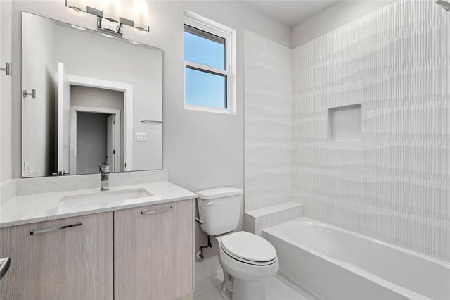 1702 Bringhurst Street B, Houston, TX 77020