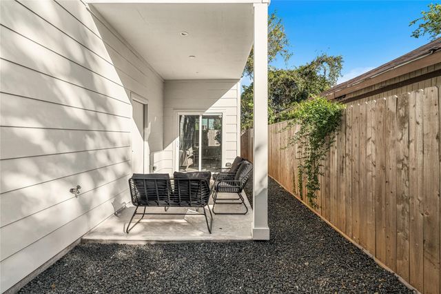 1702 Bringhurst Street B, Houston, TX 77020