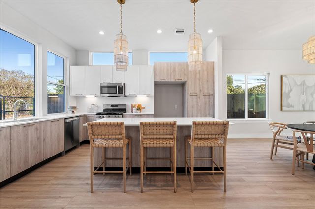 1702 Bringhurst Street B, Houston, TX 77020