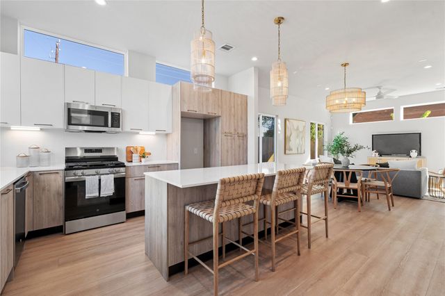 1702 Bringhurst Street B, Houston, TX 77020