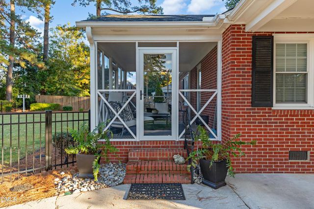 1006 W Divine Street, Dunn, NC 28334