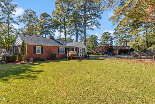 1006 W Divine Street, Dunn, NC 28334