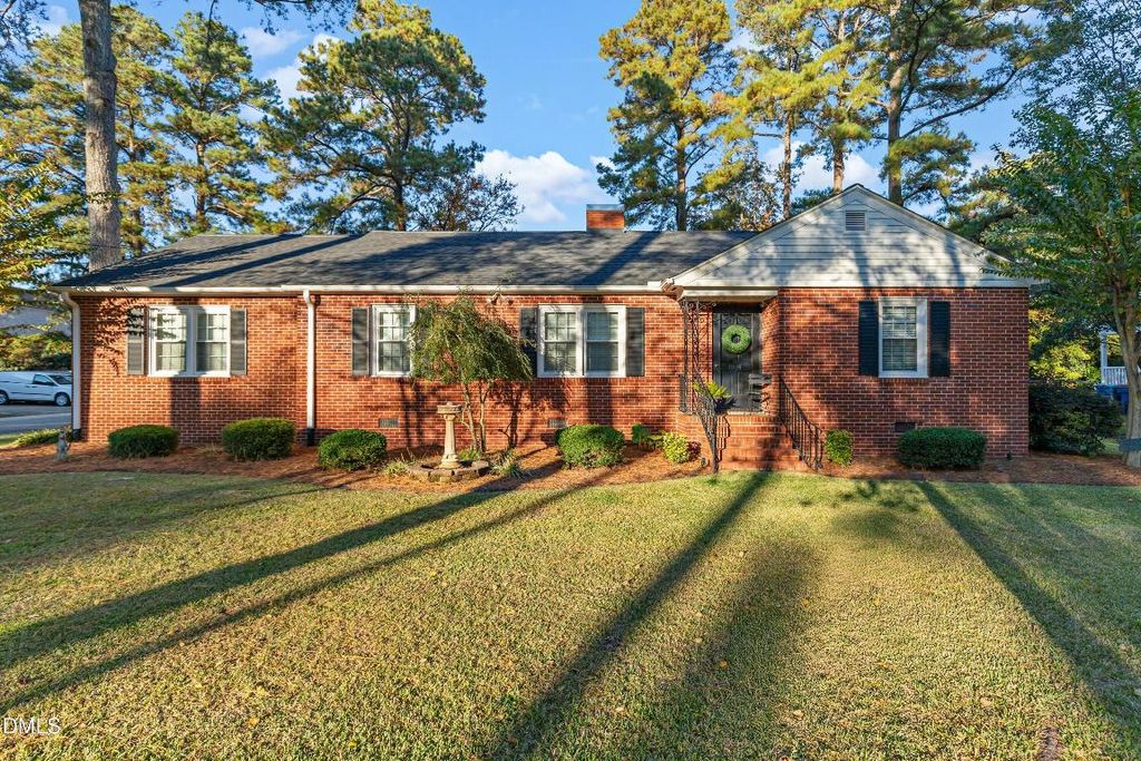1006 W Divine Street, Dunn, NC 28334