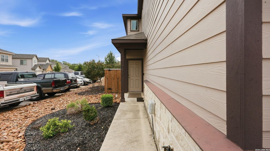 740 GRISTMILL DR, New Braunfels, TX 78130