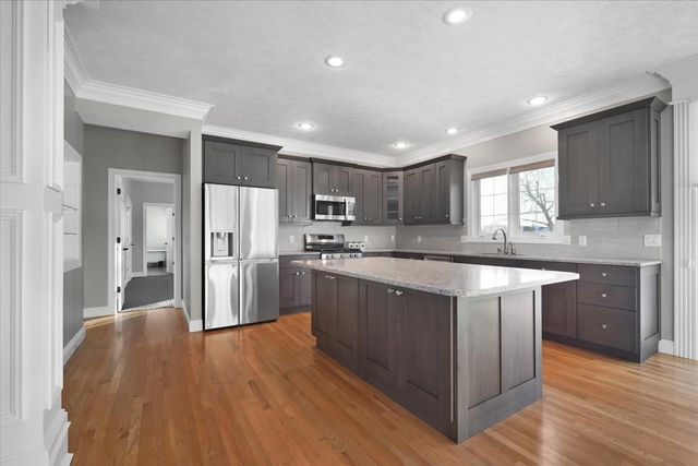 1410 Broad Creek Road, Bloomington, IL 61704