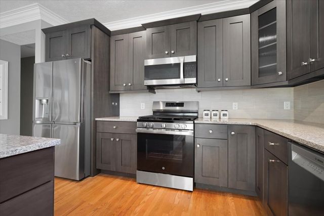 1410 Broad Creek Road, Bloomington, IL 61704