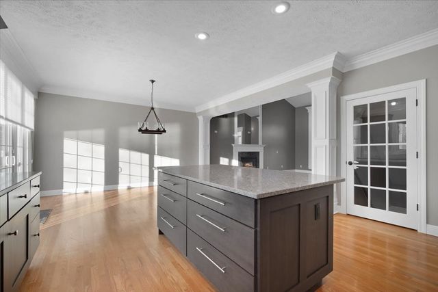 1410 Broad Creek Road, Bloomington, IL 61704